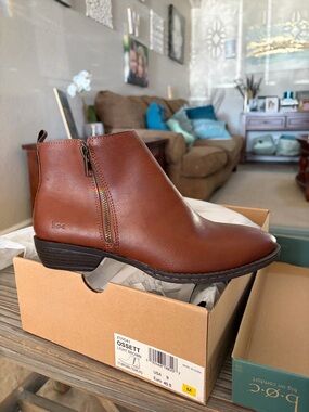 b.o.c. Ossett Brown Leather Side-Zip Ankle Booties NEW